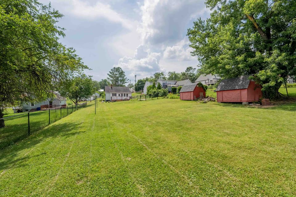 220 Clearview Drive, photo 32 of 34