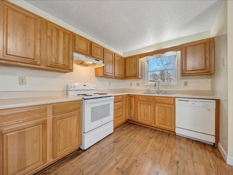 275 Depot St NE, photo 10 of 32