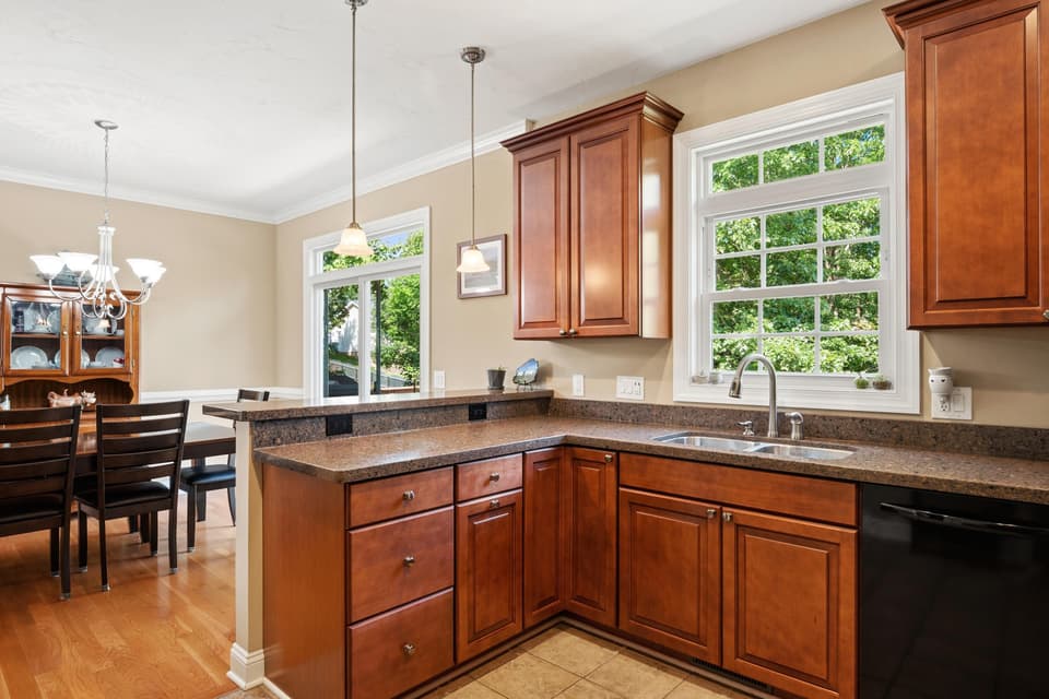 925 Brooklyn Avenue, photo 11 of 40