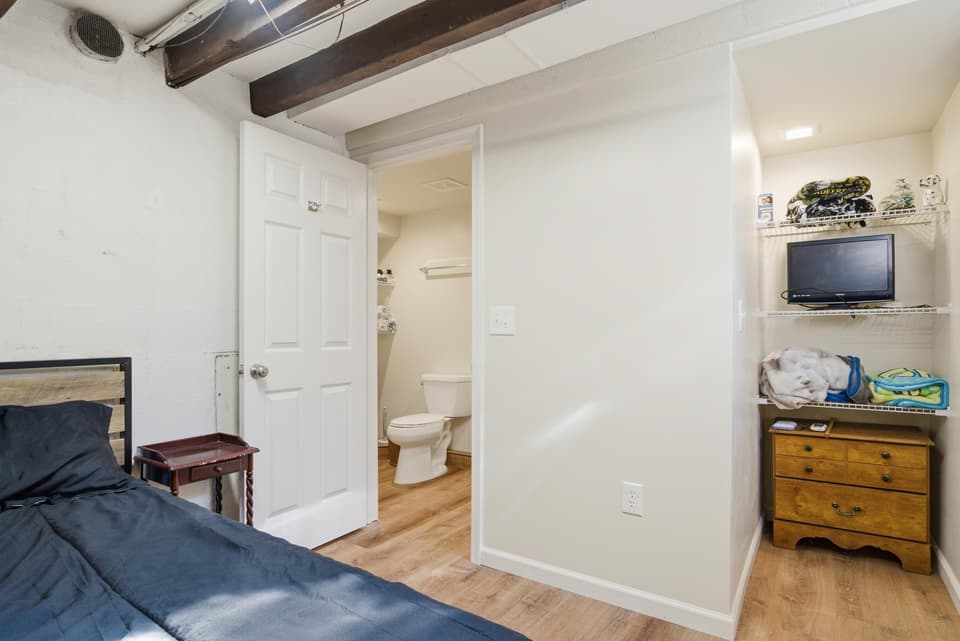 380 Clearview Drive, photo 25 of 40