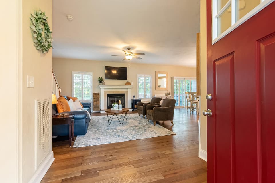 1136 Crosscreek Drive, photo 9 of 40