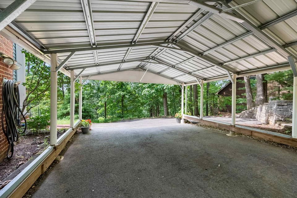 1160 Sherwood Drive, photo 13 of 40