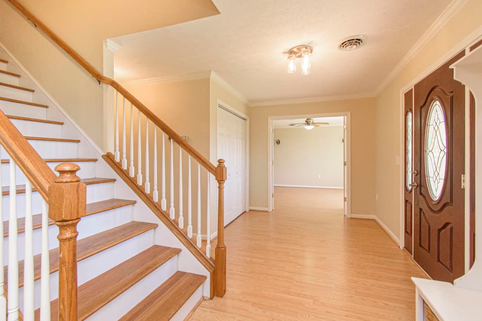 1130 Cassatt Ln, photo 7 of 39