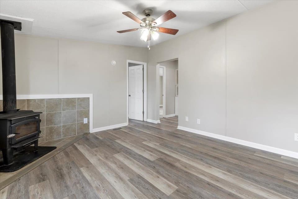 505 North Drive NE, photo 4 of 40