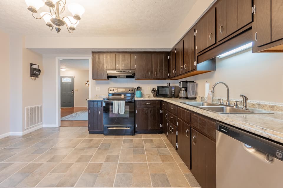 315 Cherokee Drive Unit A, photo 13 of 40
