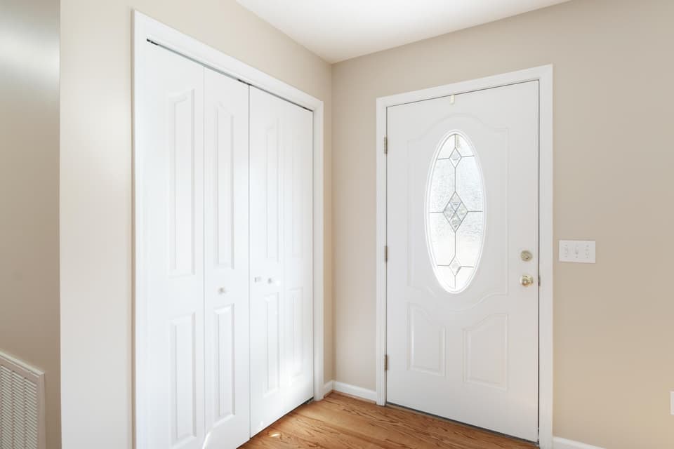 835 College Street, photo 6 of 33