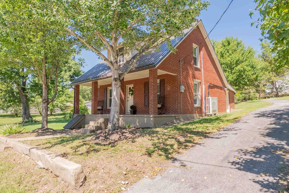 770 Montgomery Street, photo 3 of 40