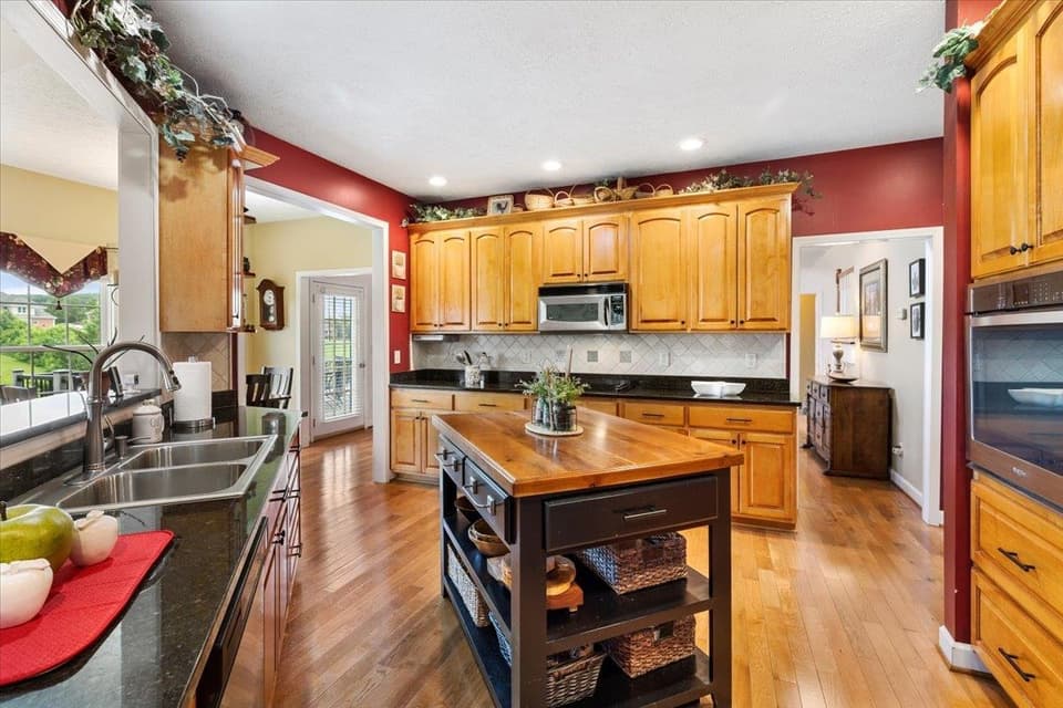 2280 Lake Vista Drive, photo 8 of 40