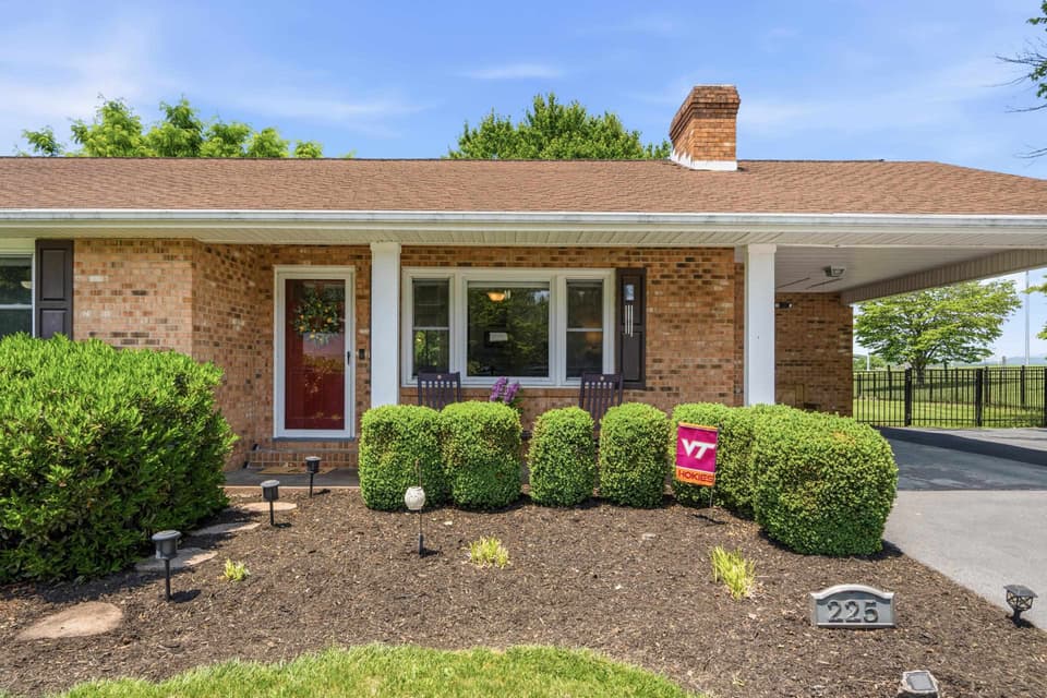 225 Gibson Drive, photo 4 of 40
