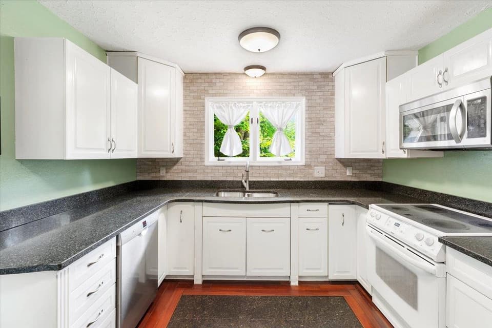 300 Tomahawk Drive, photo 15 of 40