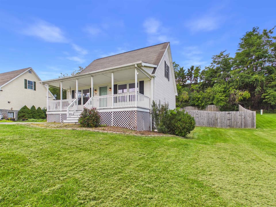 100 Cullen Court, photo 2 of 40
