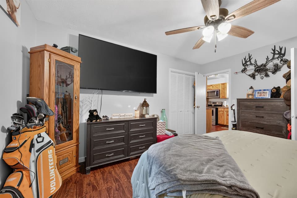 189 Pine Hollow Road, photo 19 of 40