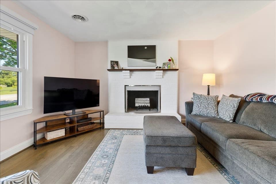 180 Henley Drive, photo 17 of 40