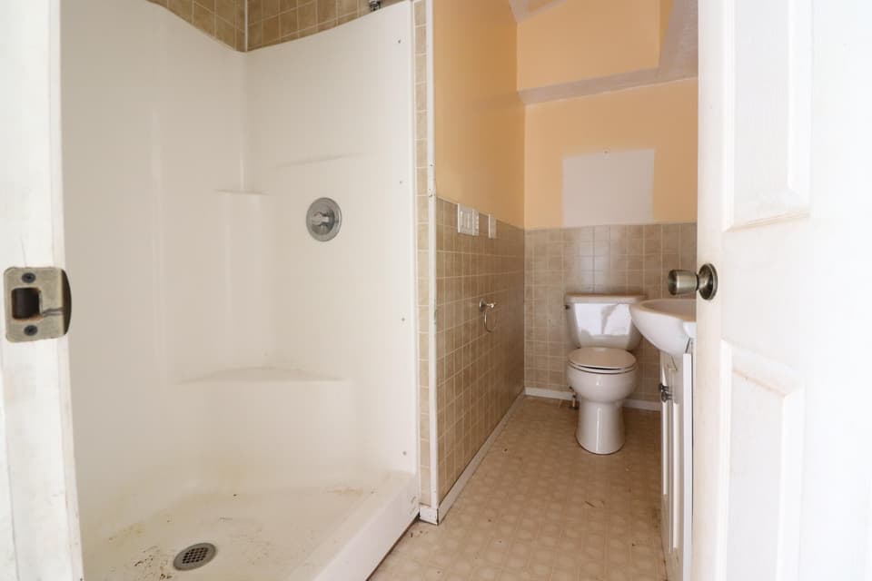 402 Craig St NE, photo 12 of 17