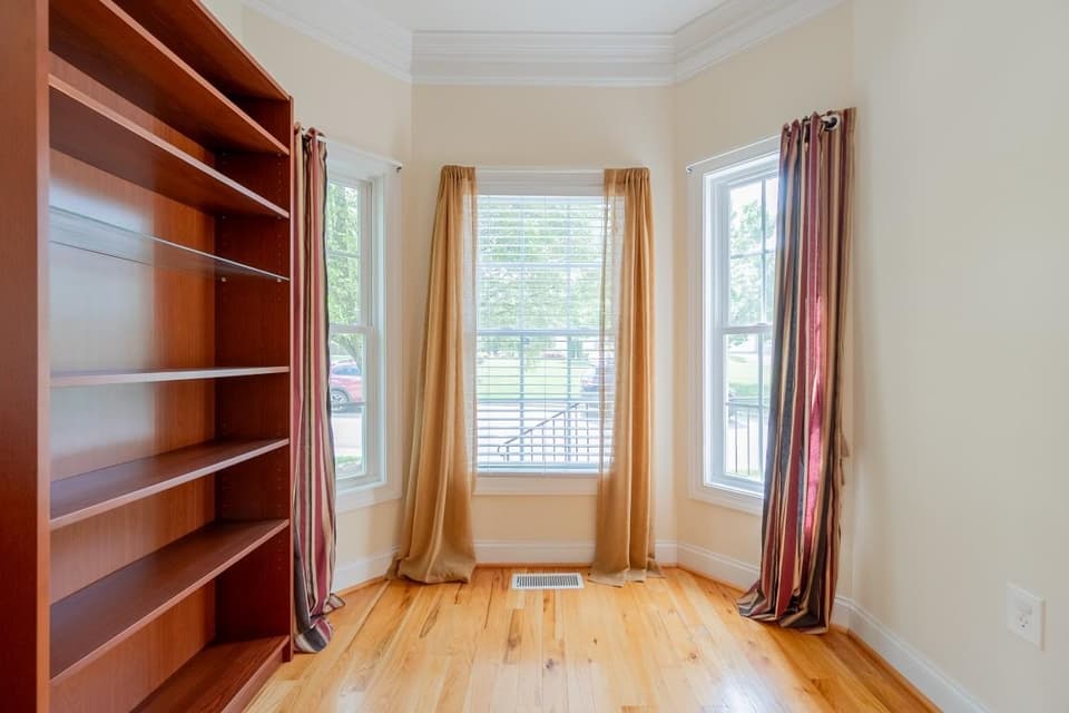 90 Phoenix Boulevard, photo 10 of 40