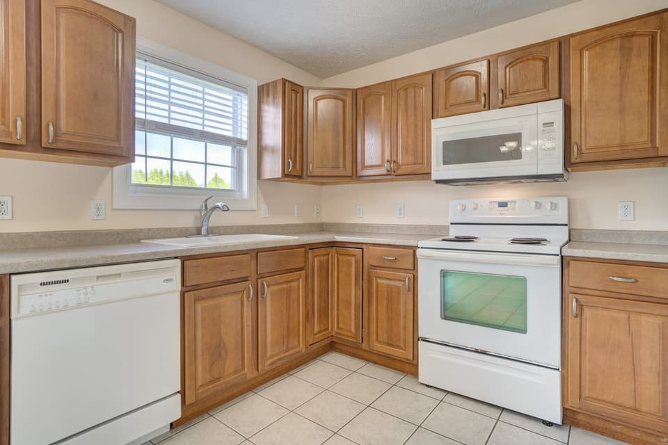 1025 Oaktree Boulevard, photo 4 of 33