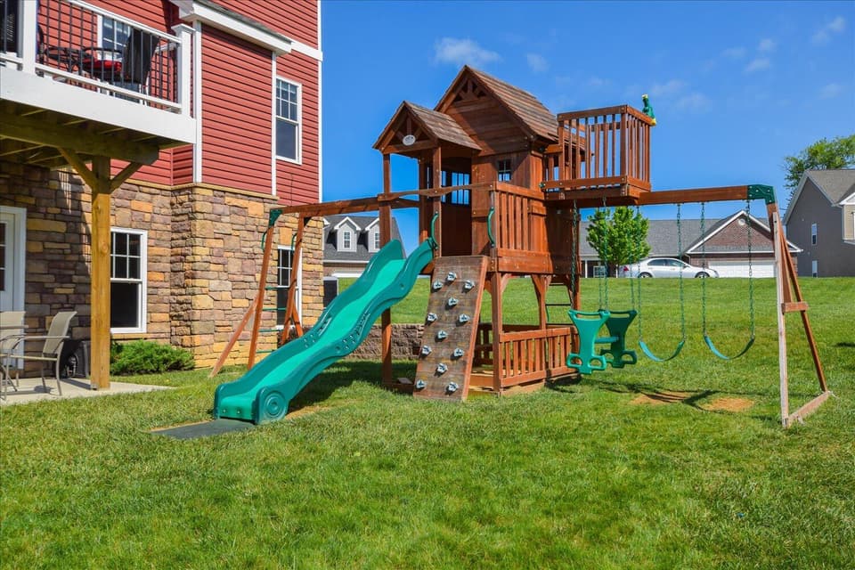 300 Roudabush Dr NW, photo 33 of 38