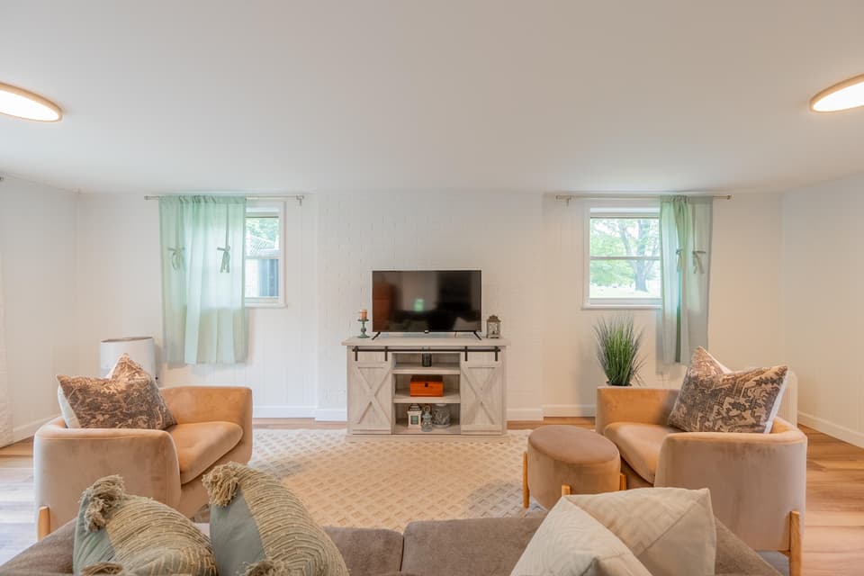 305 Overland Drive, photo 32 of 40