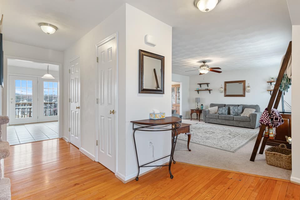 535 Keystone Drive, photo 5 of 40