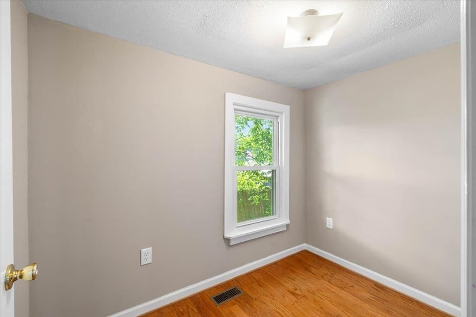 665 Liberty Street, photo 7 of 29