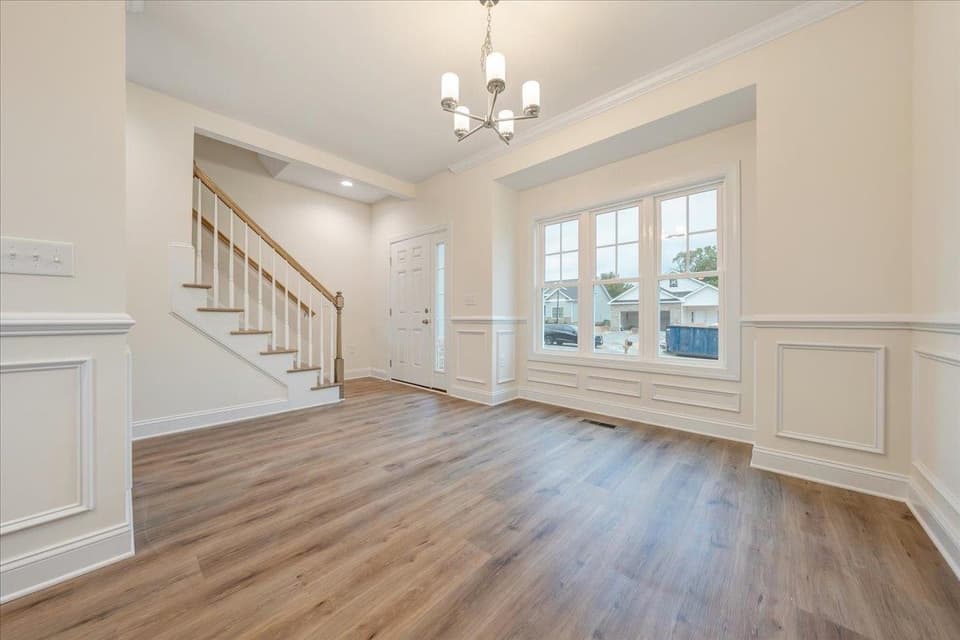 940 Holland Loop, photo 21 of 40
