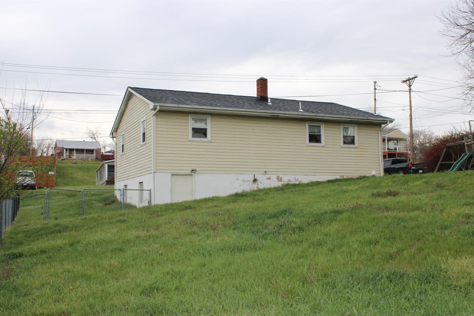 1245 Montgomery Street, photo 5 of 7