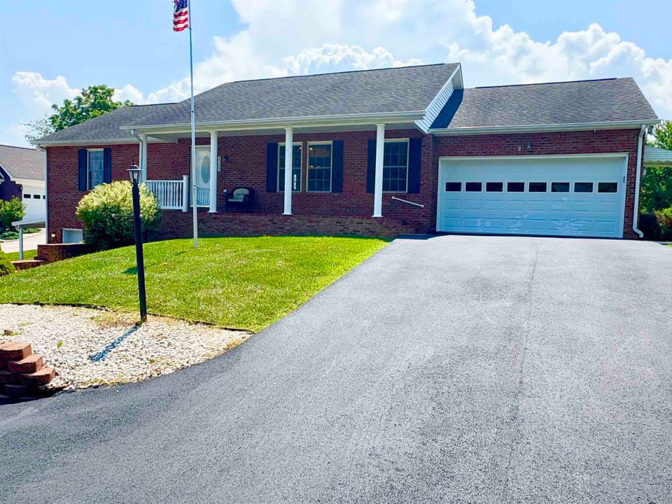 2355 Giles Drive SE, photo 4 of 40