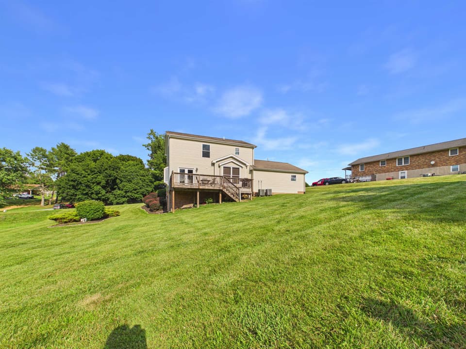 209 Rolling Hills Drive, photo 9 of 40