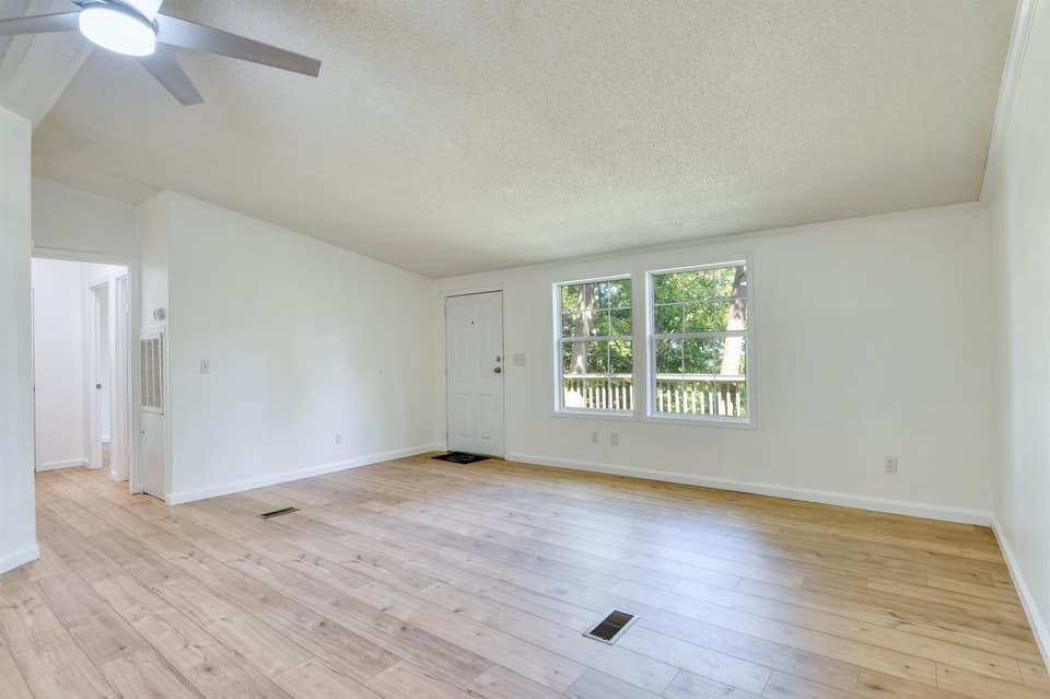 475 Dunlap Drive NE, photo 8 of 40