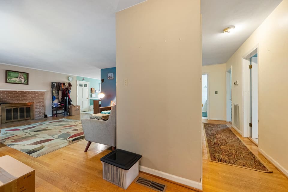 195 Ash Drive, photo 12 of 40