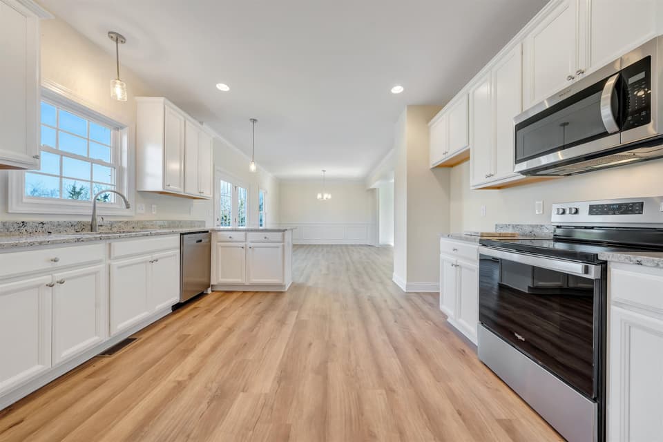 980 Holland Loop, photo 3 of 13