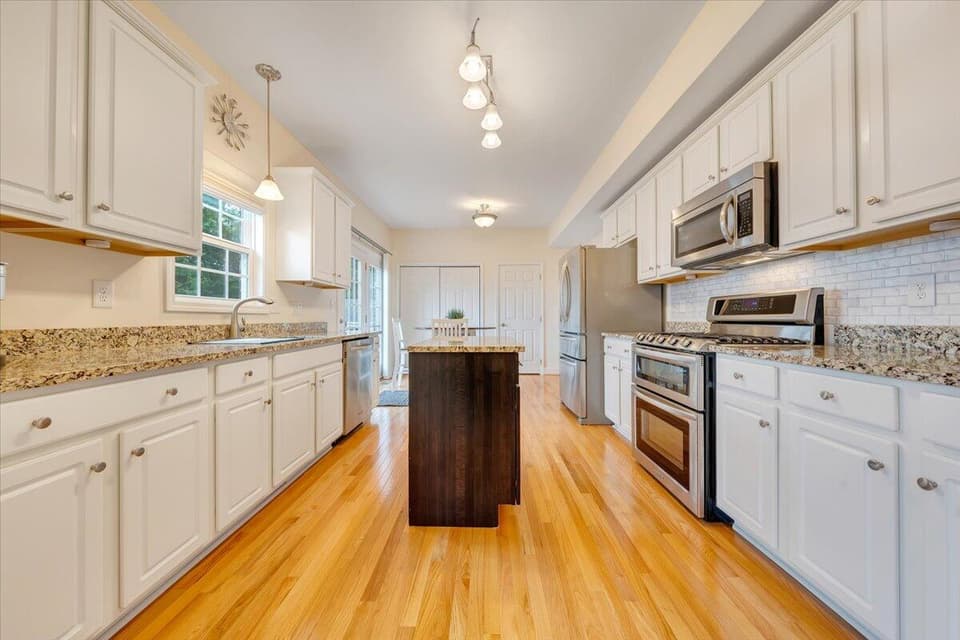 1585 Diana Drive, photo 12 of 38