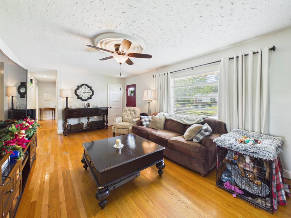 85 Wades Lane, photo 12 of 40