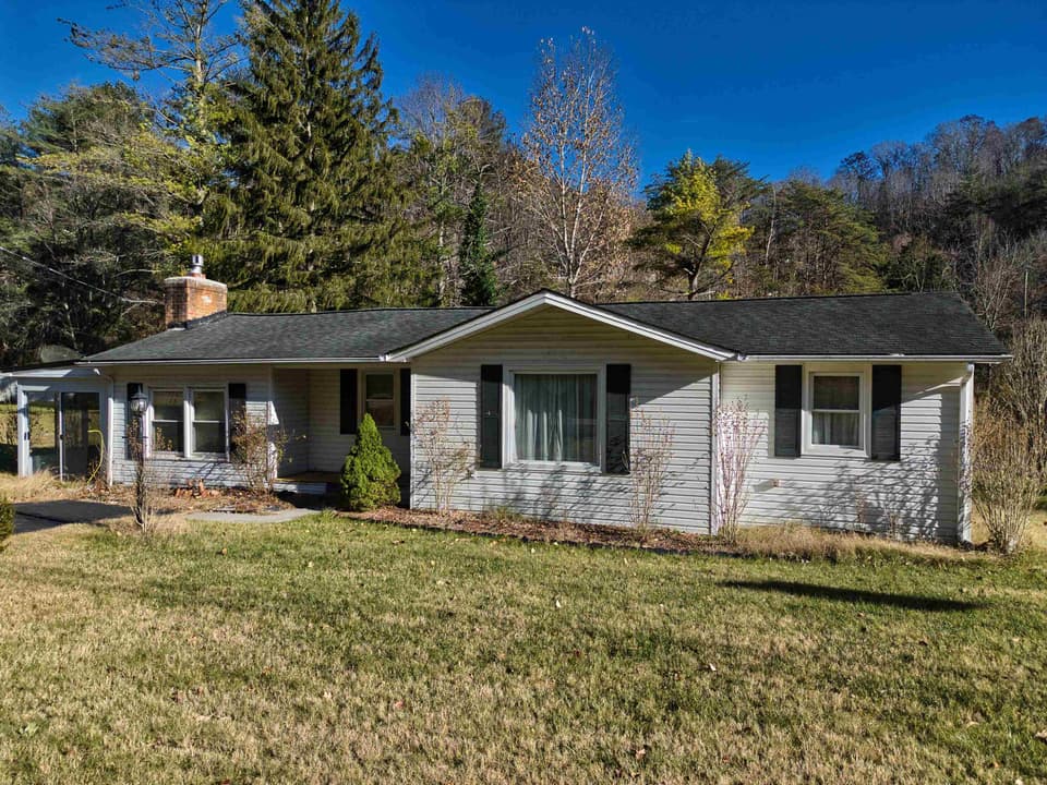 2944 Pilot Road, photo 2 of 40
