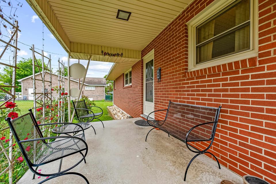 109 Longview Drive, photo 2 of 30