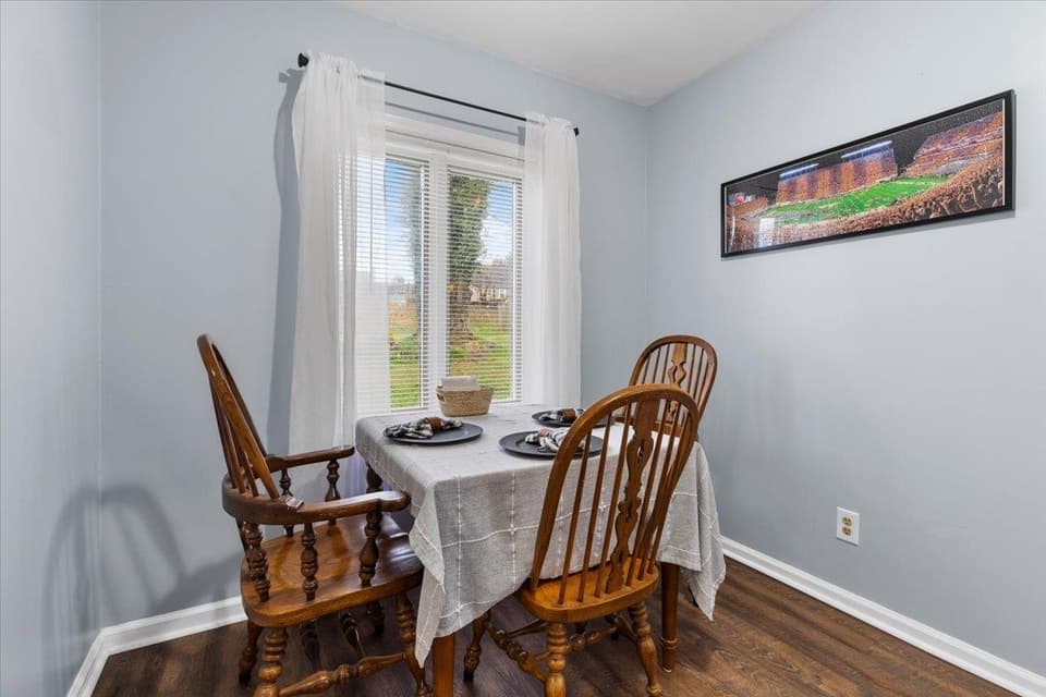 229 Lester Place, photo 11 of 40