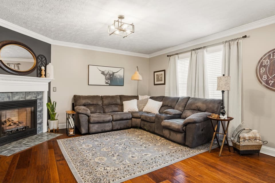 450 Tower Road, photo 13 of 40