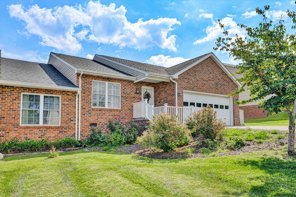 416 Miller Street, photo 3 of 40