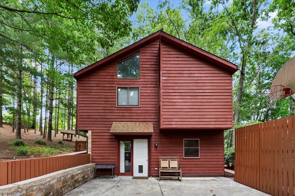 1200 Flint Drive, photo 5 of 40