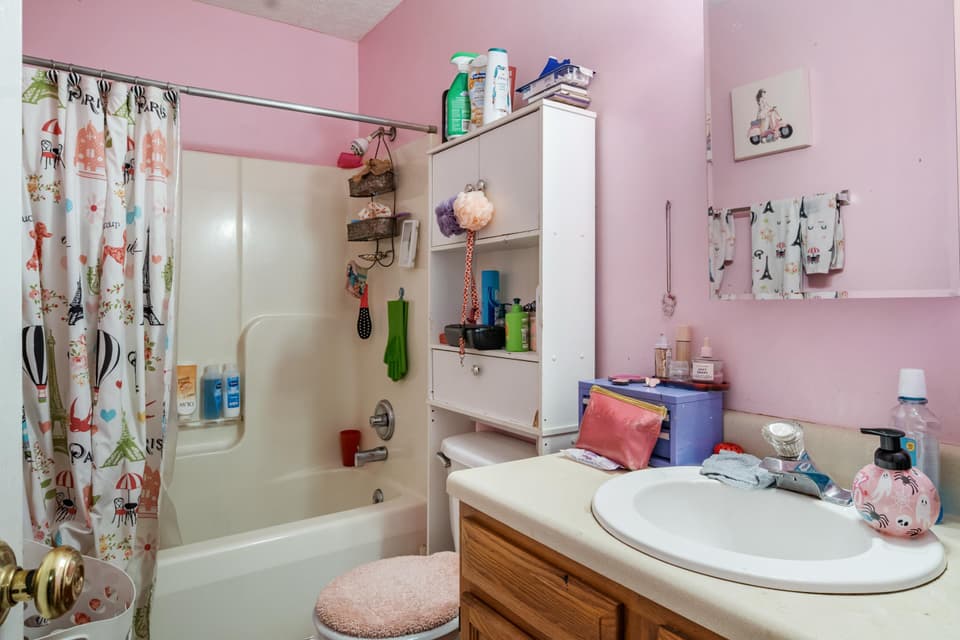 440 Graves Street, photo 10 of 10