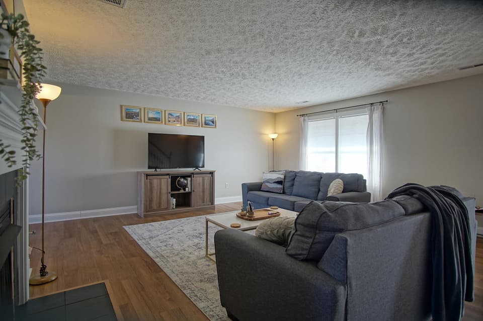 375 Oak Tree Boulevard, photo 6 of 34
