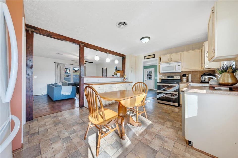 1100 Flint Drive, photo 8 of 37