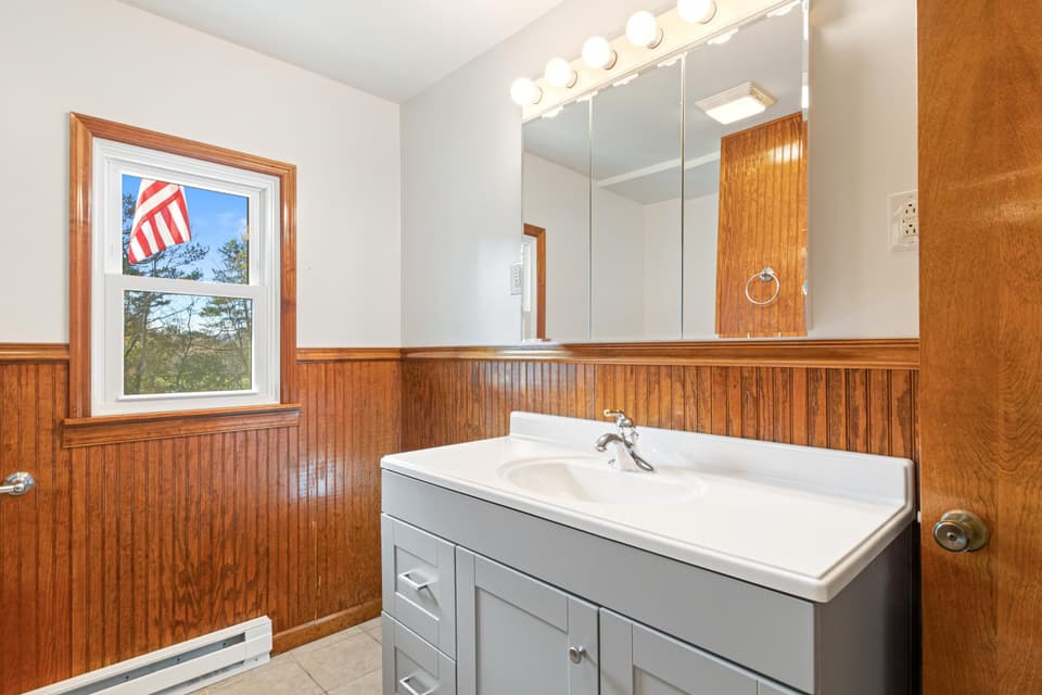 4550 Wayside Drive, photo 16 of 40
