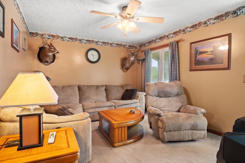 490 Sunnyside Lane, photo 13 of 36