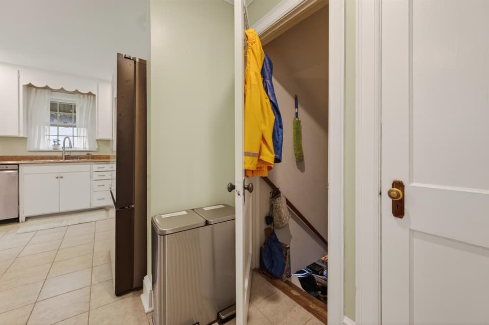 301 S Franklin Street, photo 24 of 35