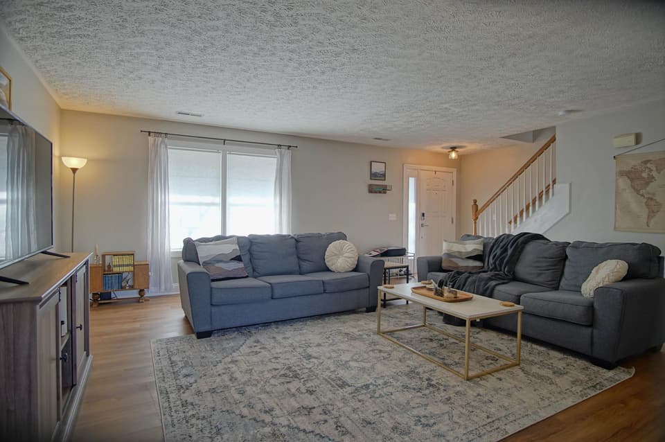 375 Oak Tree Boulevard, photo 5 of 34