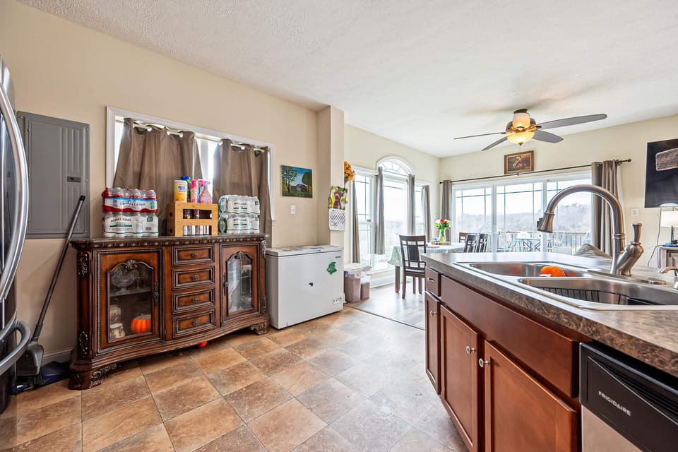 285 Easy Street, photo 20 of 40