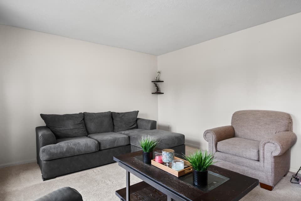 326 Rolling Hills Drive, photo 5 of 40