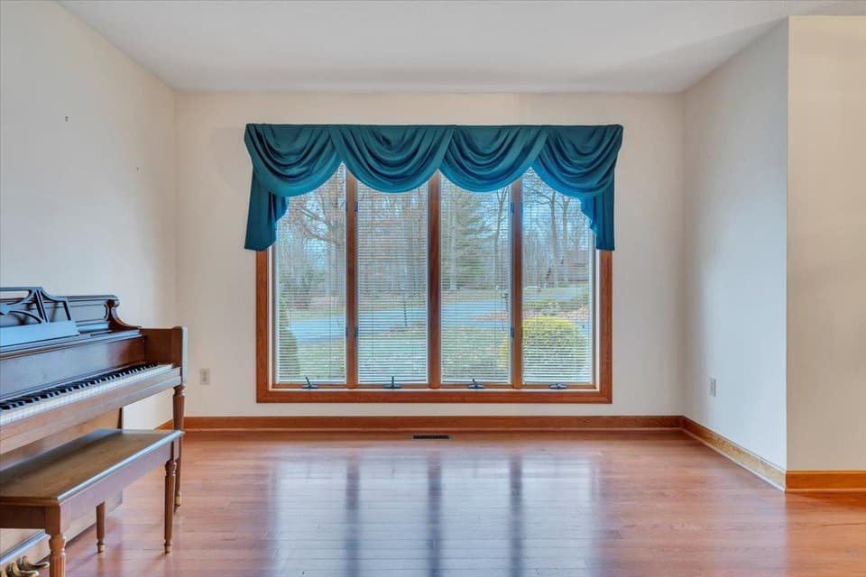 290 Patricia Lane SE, photo 8 of 40