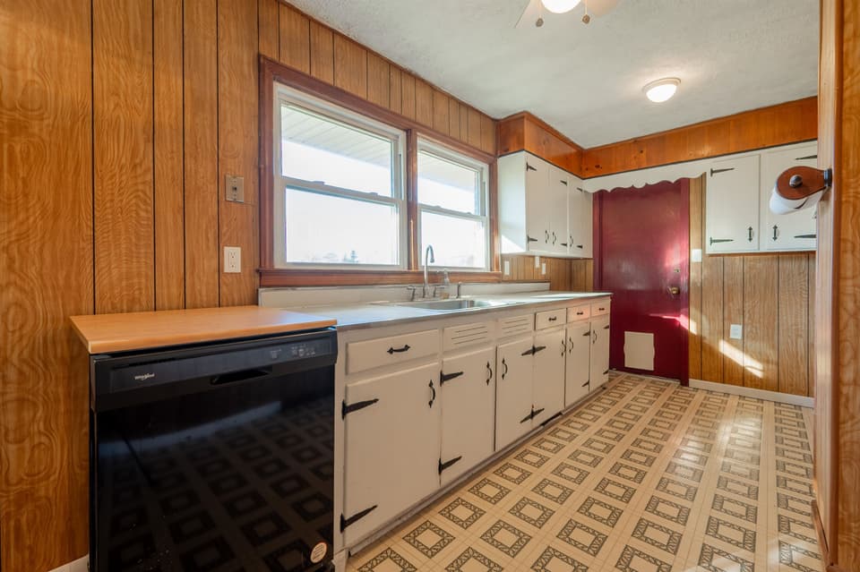 270 Dunlap Drive, photo 10 of 40